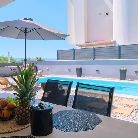 アパート Villa South Cliff スプリト
